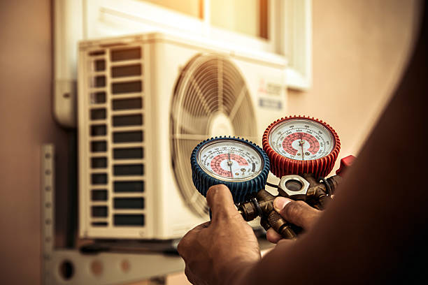Professional Ac Installation technician working in Mooreland, OK